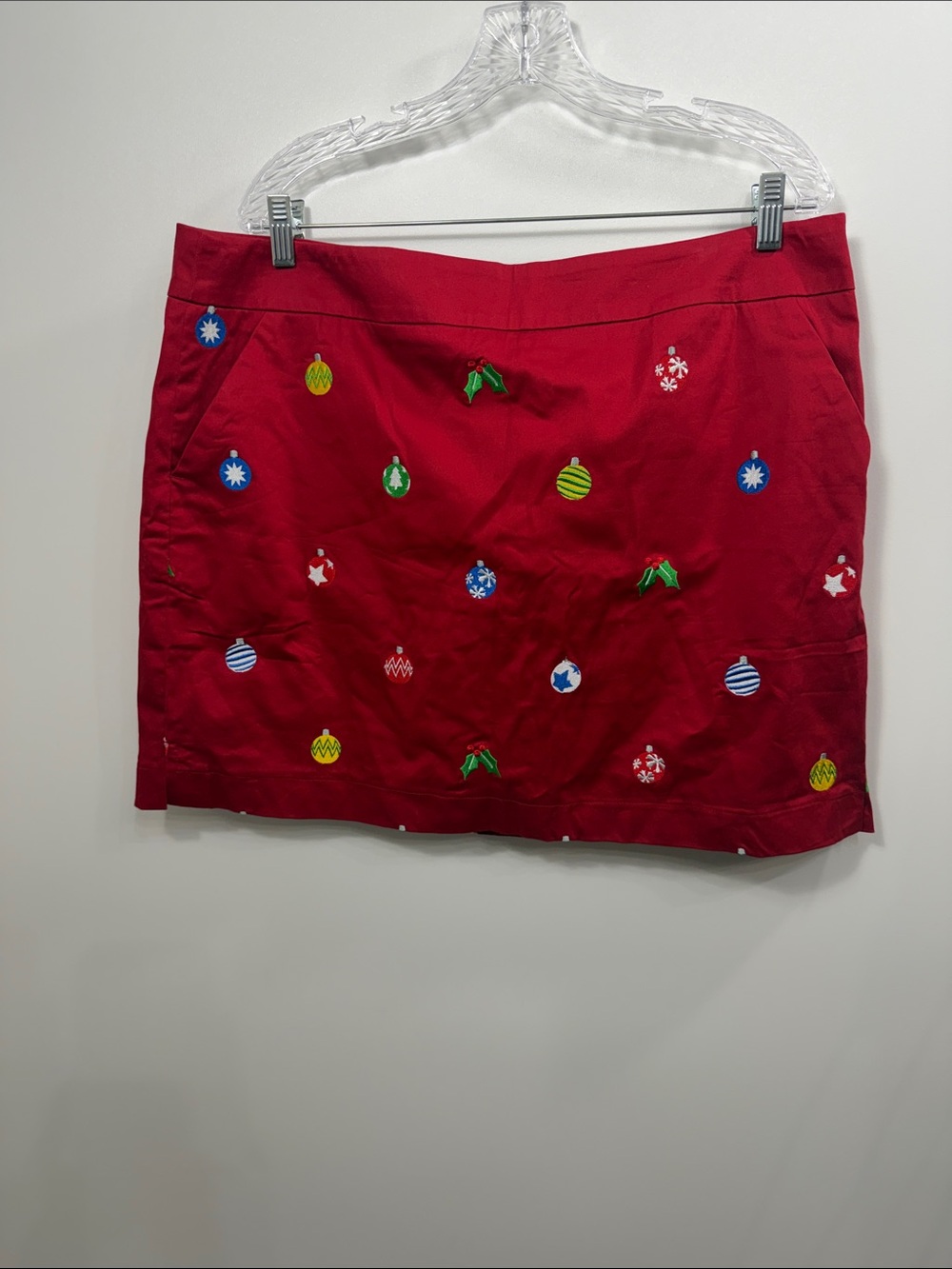 Loudmouth ladies deck the halls skirt size 16. NWT.